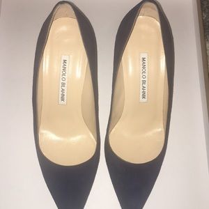 Manolo Blahnik navy suede pumps